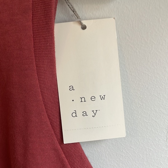 NWT A New Day Tank - Picture 4 of 7